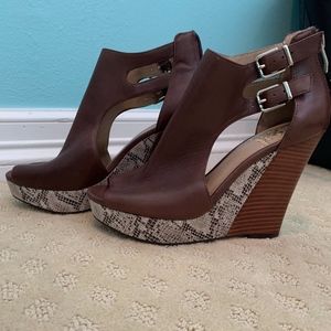Brand New Vince Camuto Brown Snakeskin Wedges